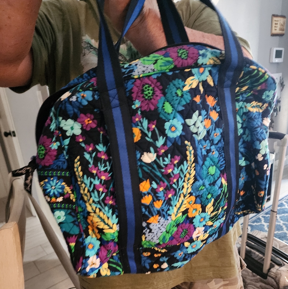 Vera bradley travel bag